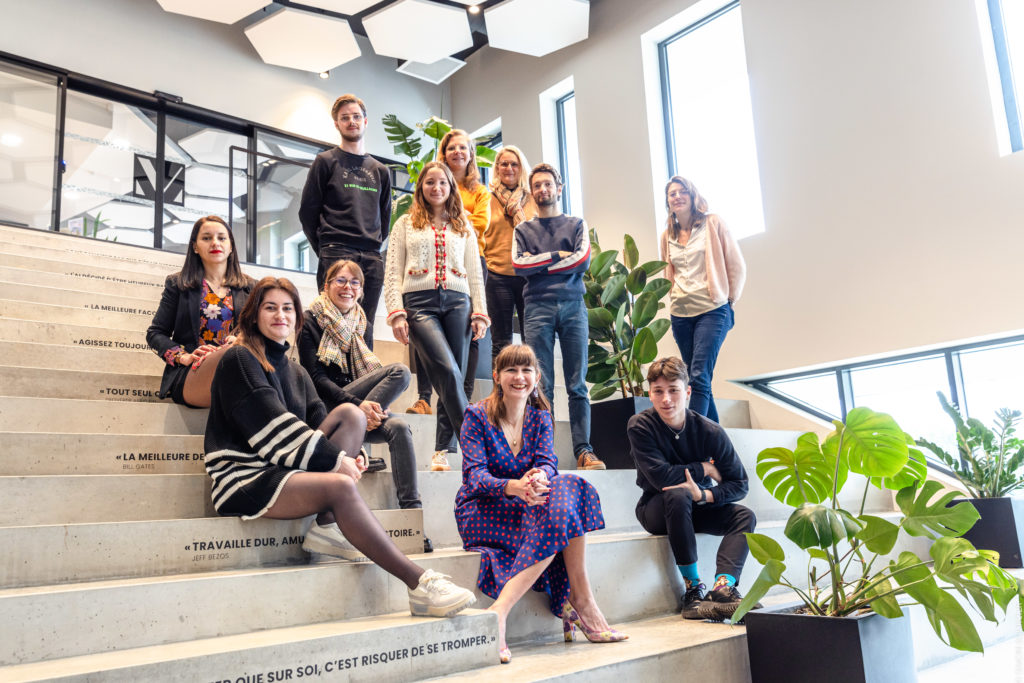 L'équipe Winbound dans les marches de l'agence de Rennes